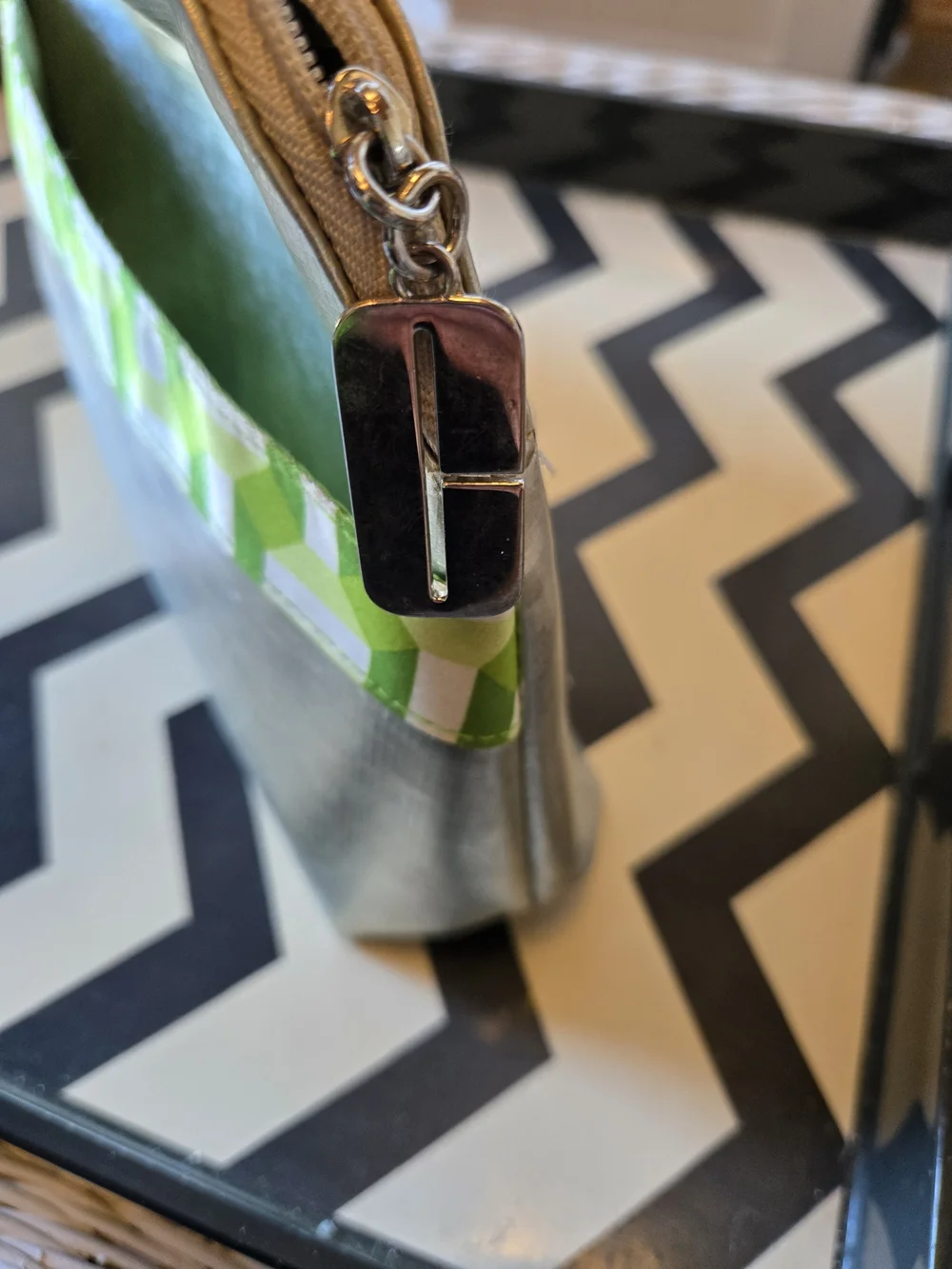 Clinique Green Lined Cosmetic Bag - Picture 3 of 8